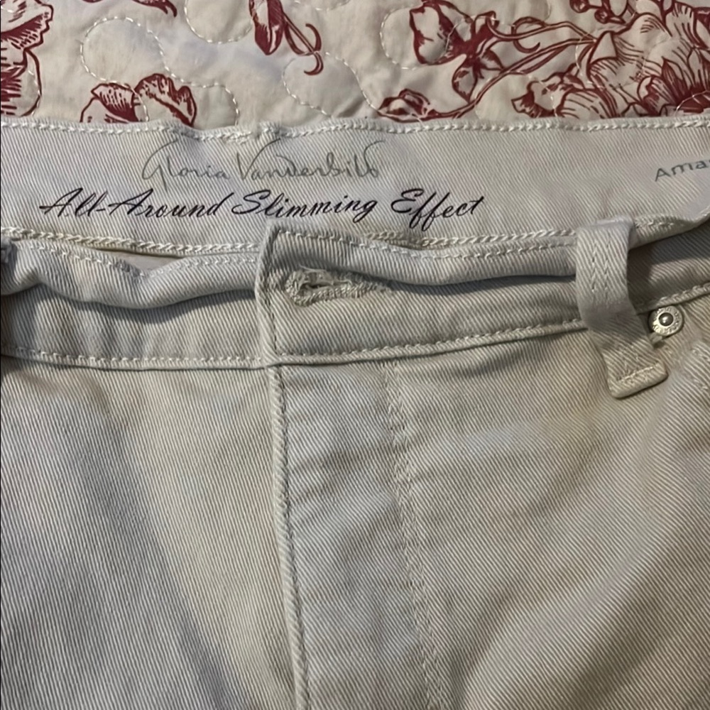 Gloria Vanderbilt Light Gray shorts